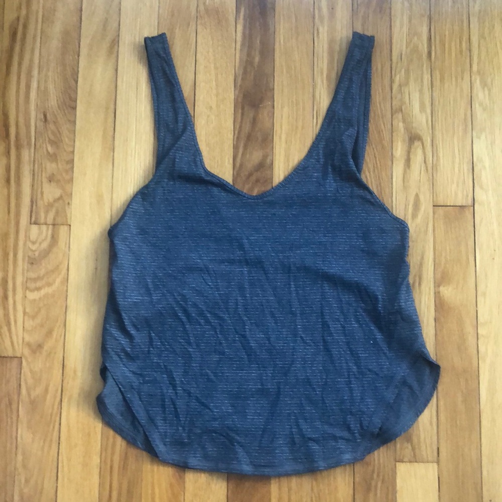 Lululemon new no tags top see measurements NEW

Never worse it was to big